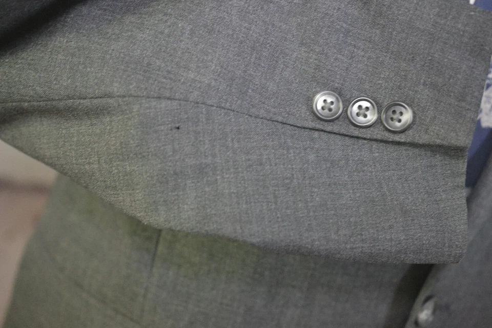 Mens Gray Wool Classic Fit Wool 2 Button 2 Piece Suit 44L Jacket 39x28 Pant - Image 3 of 4