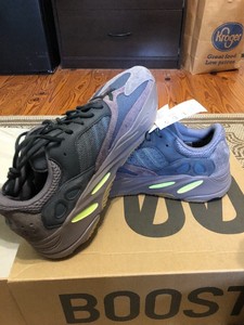 yeezy 700 mauve size 13