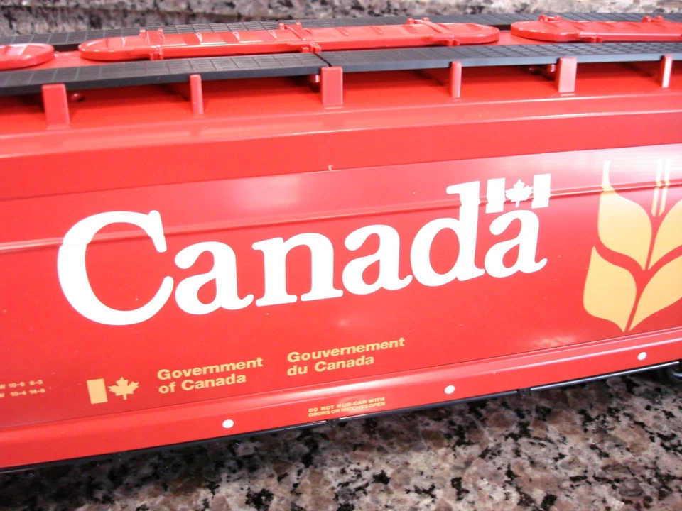 LGB G Gauge The Big Train 42820 Government Of Canada 3 Bay Hopper Freight Car - Image 4 of 4