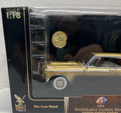 1/18 Road Signature 1958 Studebaker 金アメ車 Road Signature 1958 Studebaker Golden Hawk 1:18 Scale Metal Die