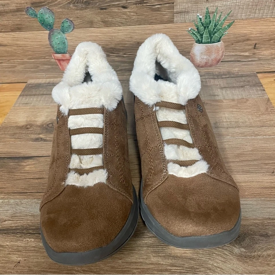 Bzees Golden Faux Fur Trim Washable Slip-on shoe Bootie sneaker women’s size 10  - Image 2 of 4