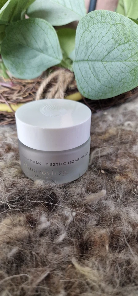 Omorovicza Deep Cleansing Mask 15ml New retail £70 RRP FOR 50ML - Image 4 of 4