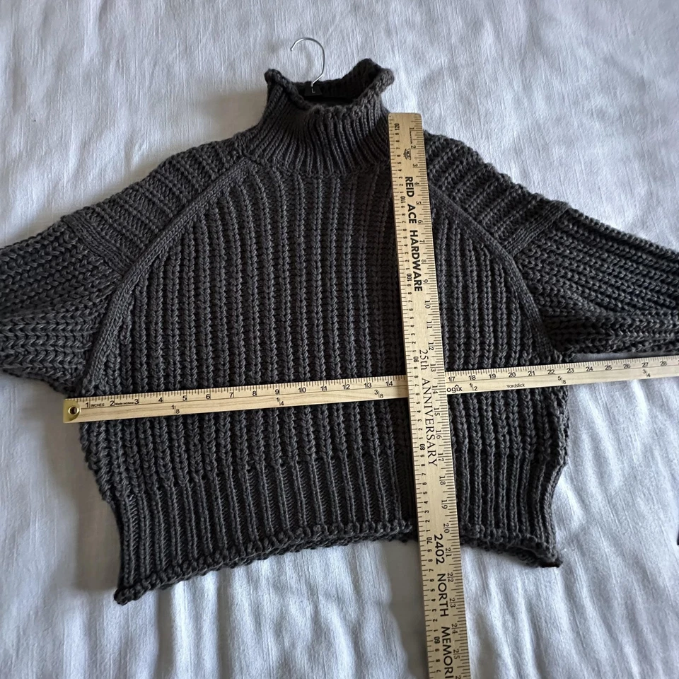 H&M 毛衣女式小号灰色粗针织高领长袖套衫 — 第 3/4 张图片