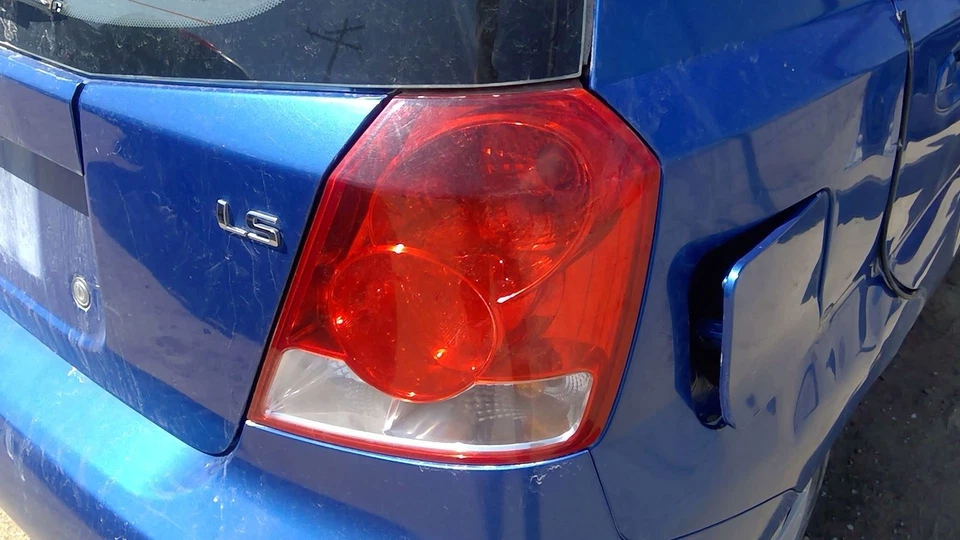 Luz trasera derecha Chevy Aveo 2004-2008 pasajero lámpara de freno OEM 96494902 Foto 2 de 4