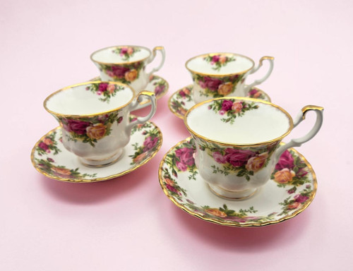 Set Of Four Royal Albert Old Country Roses Tea Cups And Saucers Made In England