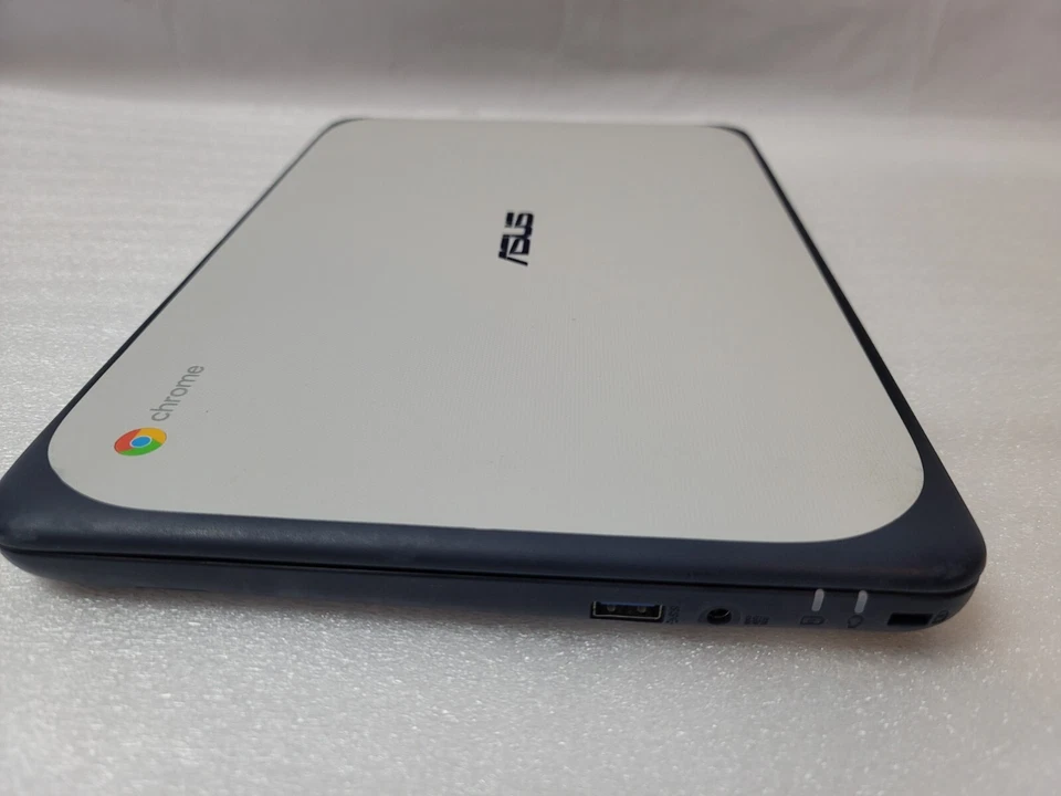 ASUS  Chromebook Model C202SA-RB02-CB 11.6inch, 16 SSD. !READ! - Image 4 of 4