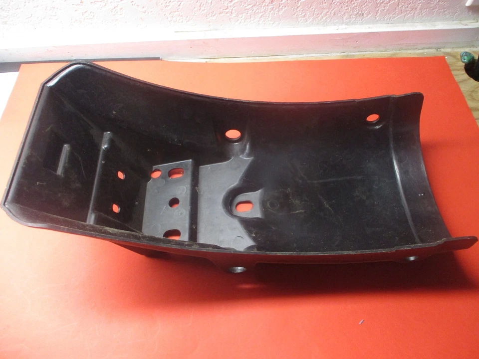 GUARDABARROS TRASERO NUEVO ORIGINAL NUEVO SUZUKI GS1000 GS850 63113-49000 Foto 3 de 3