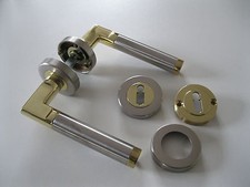 HP Plus Messing verchromt/pol. Buntbart-Rosetten-Türbeschlag Türdrücker