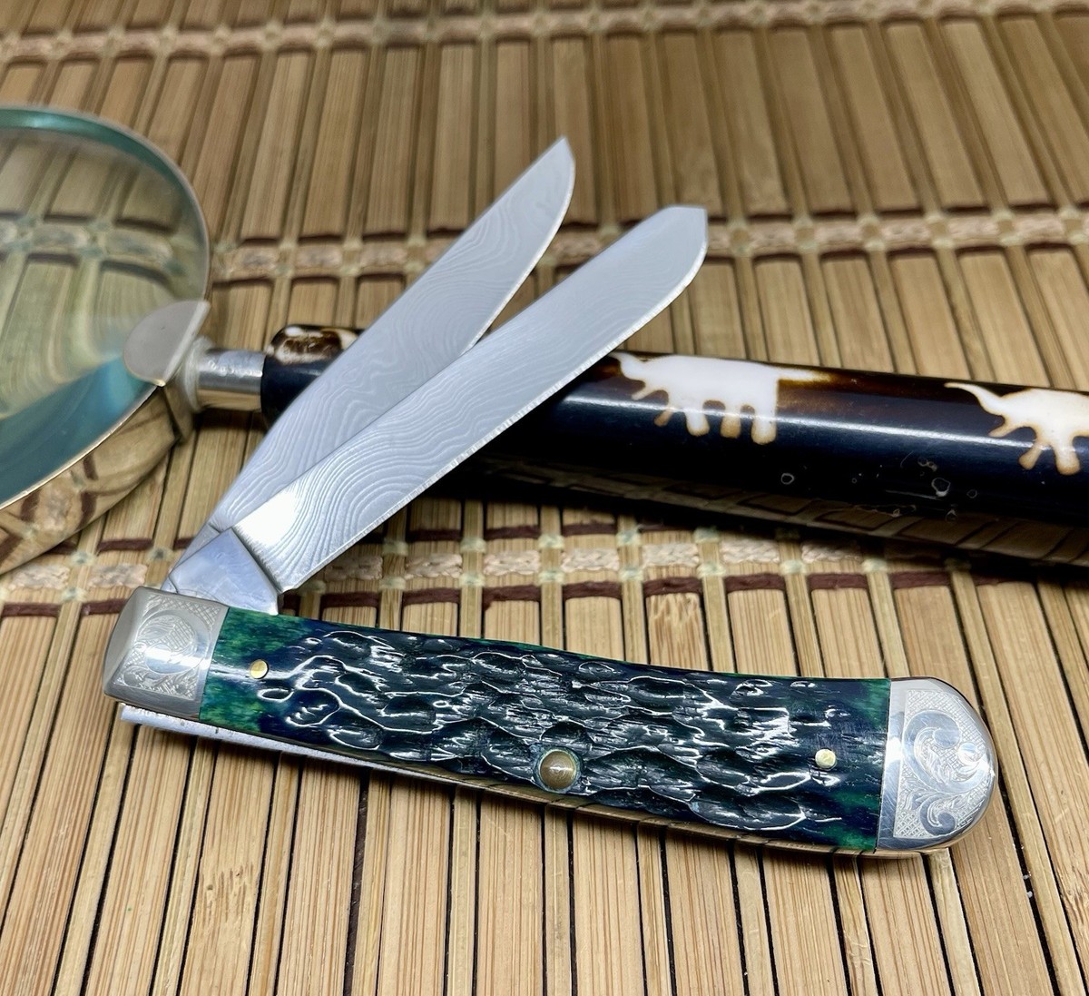 Case XX USA 2007 Hunter Green Bone Factory Scrolled Damascus
