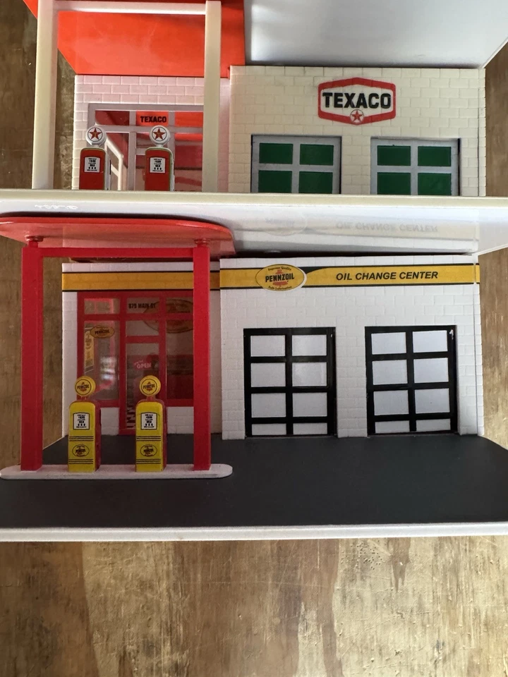 Greenlight Texaco Vintage Gas Station Mechanics Corner Lot Of 3 CHASE Variation - Image 2 of 4