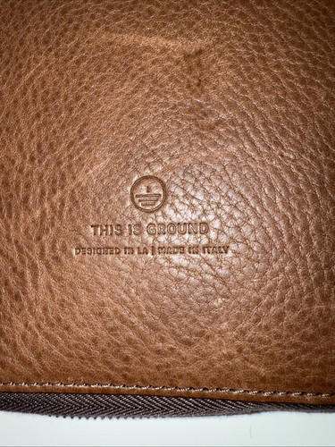 Organizer This Is Ground in pelle marrone con cerniera 11” X 9” - Foto 9 di 9