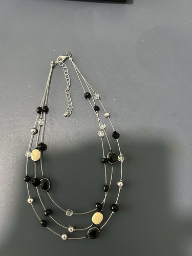 Dreistrangige modische Halskette