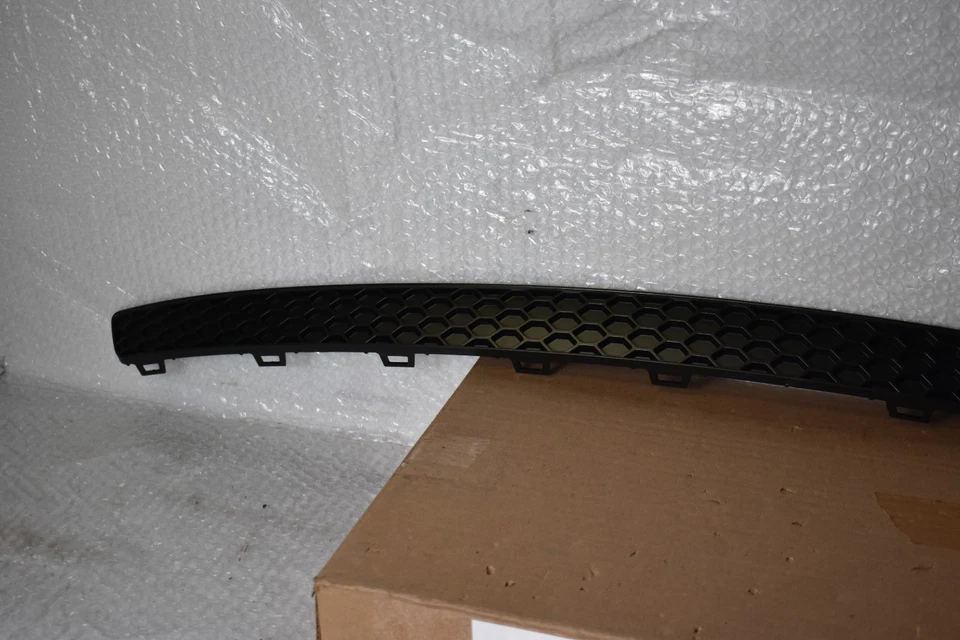 AUDI A7 QUATTRO PREMIUM PLUS GRILLE TRIM 2016-2018 OEM 4G8 807 833 - Image 2 of 4