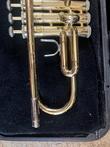 Bach TR300 TRUMPET with mouthpiece and case. USA - Picture 4 of 15