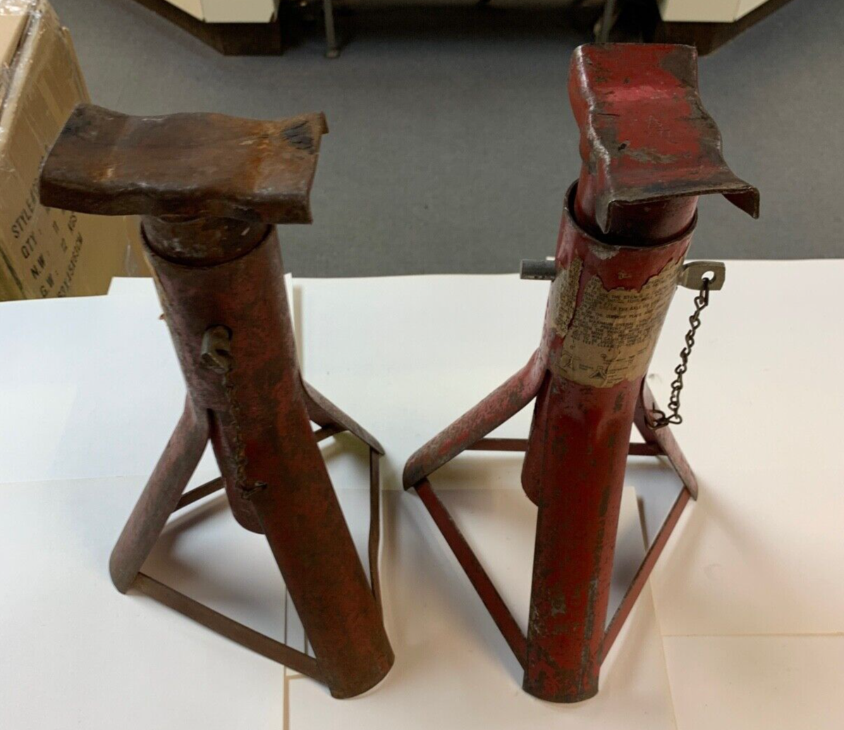 ヴィンテージ　スタンド VINTAGE ADJUSTABLE CAR JACK STANDS RED ONE STAMPED 2-77 S WITH A