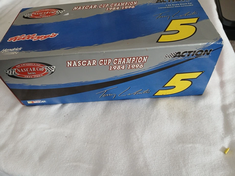 Terry Labonte #5 Kellogg’s The Victory Lap 2X Champion 2003 1/24 Nascar Diecast Foto 2 de 4