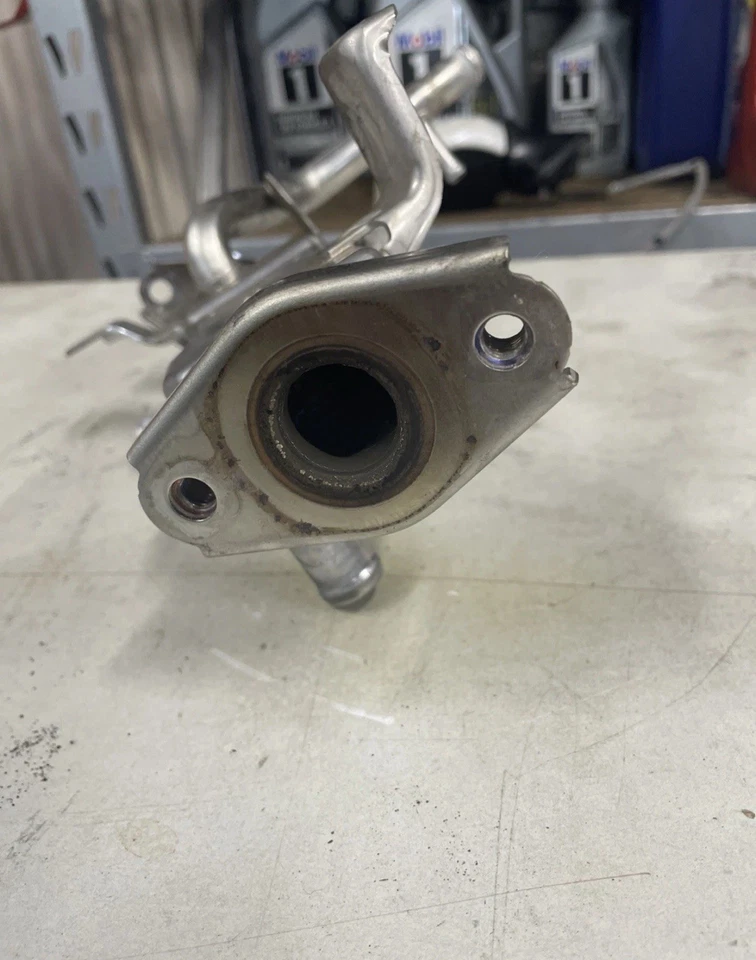 TOYOTA PRIUS 2010-2015 MOTOR EGR ENFRIADOR DE VÁLVULA 25601-37010 OEM Foto 4 de 4