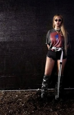Beyonce Standing Front Black Wall 11x17 Poster_11x17