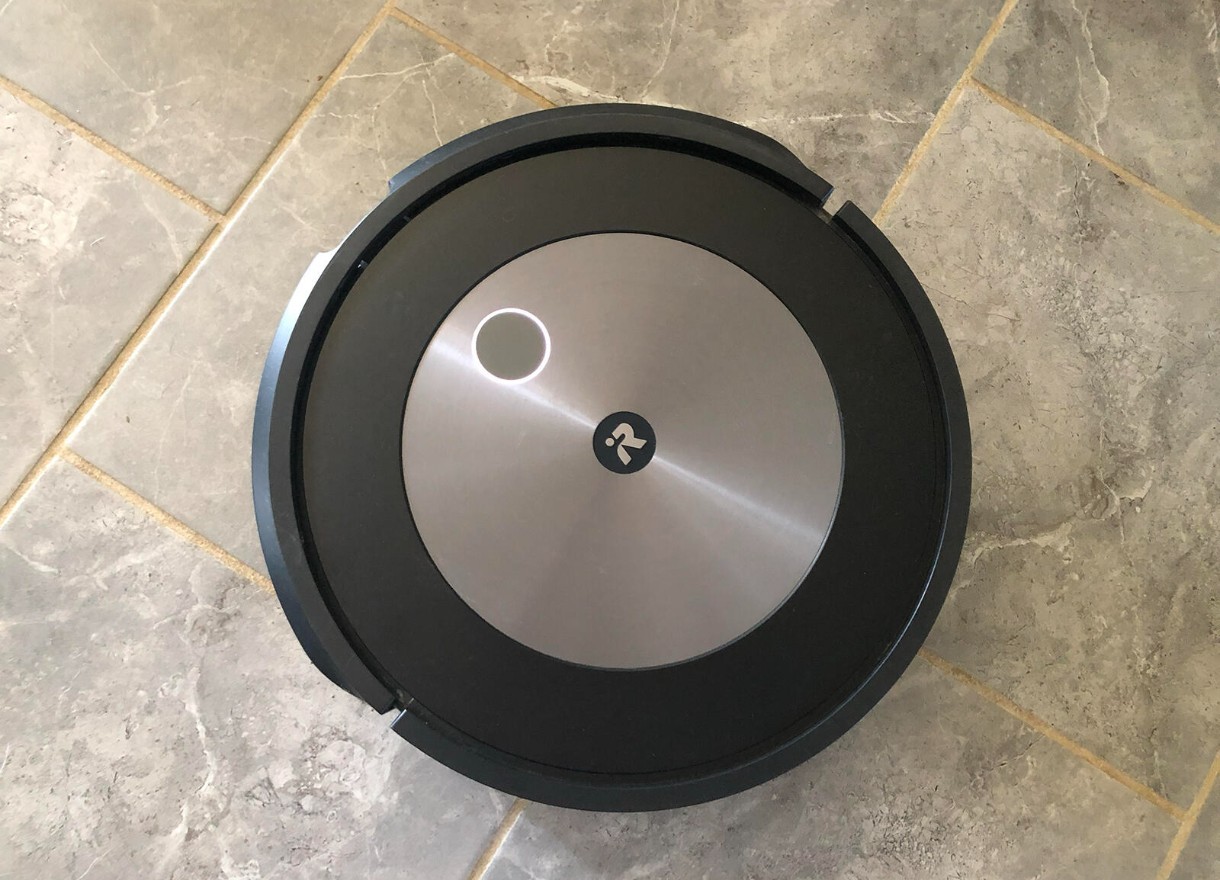iRobot Roomba j7+ 3