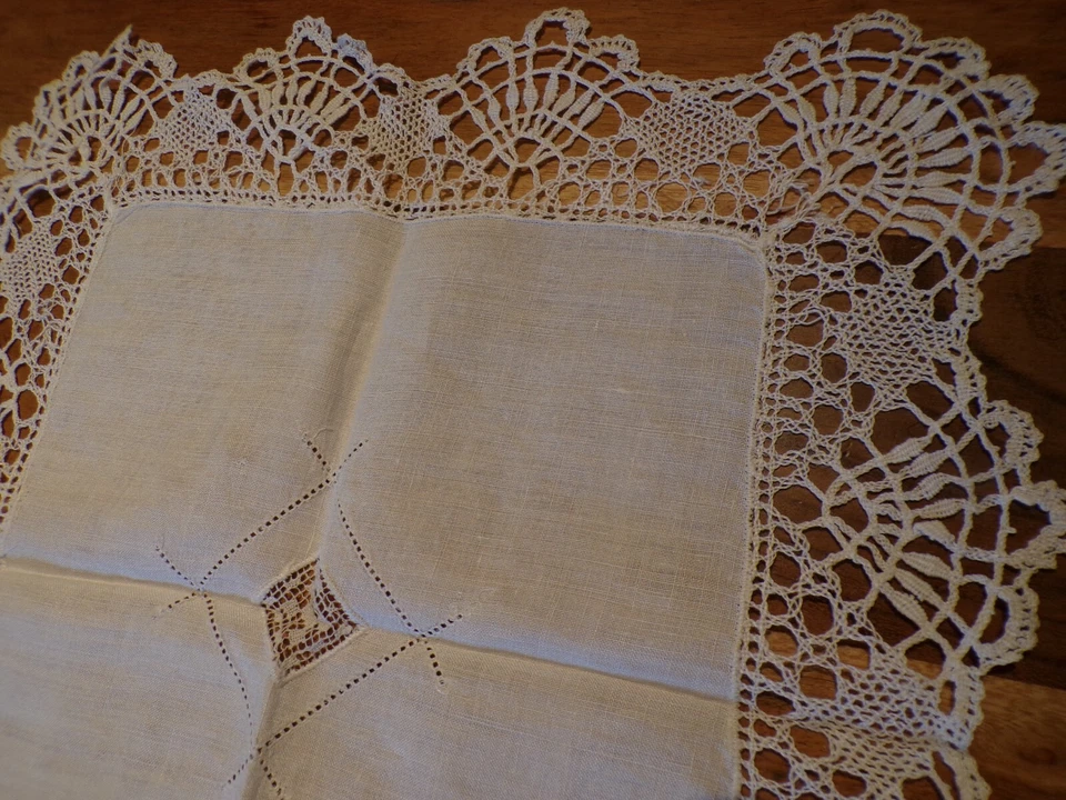 Linge ancien 1 Napperon  lin  blanc avec dentelle et incrustation - Photo 3/4