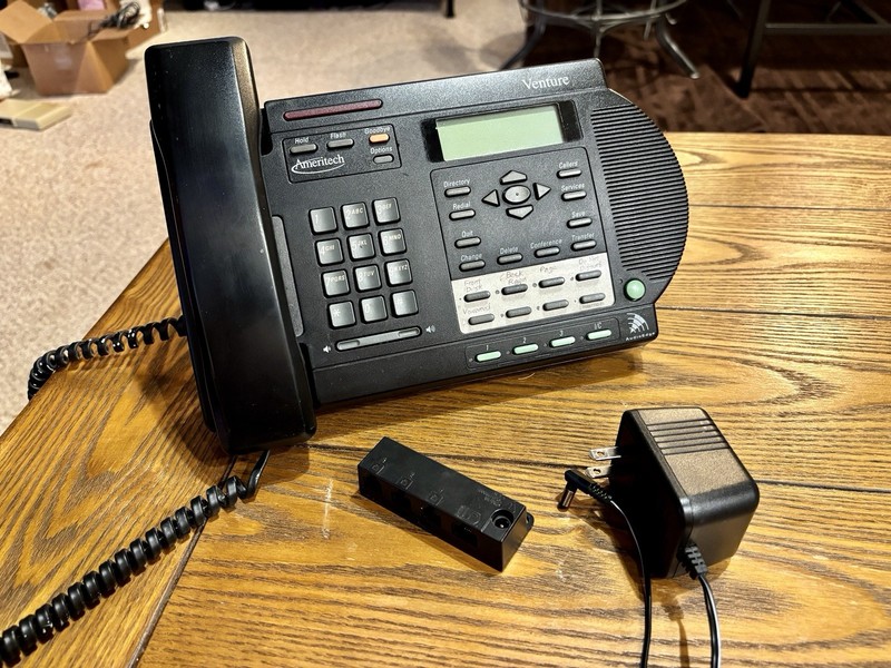 Nortel NT2N81AA Venture 3-Line business telephone
