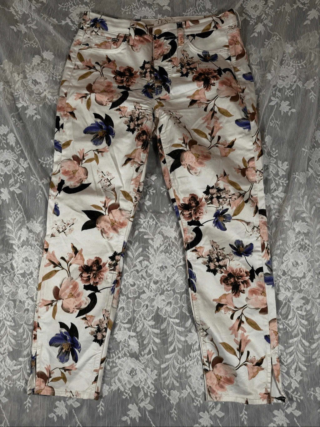 JEN7 by 7 For All Mankind Floral Print Cropped Skinny Jeans Size 8 | White Base