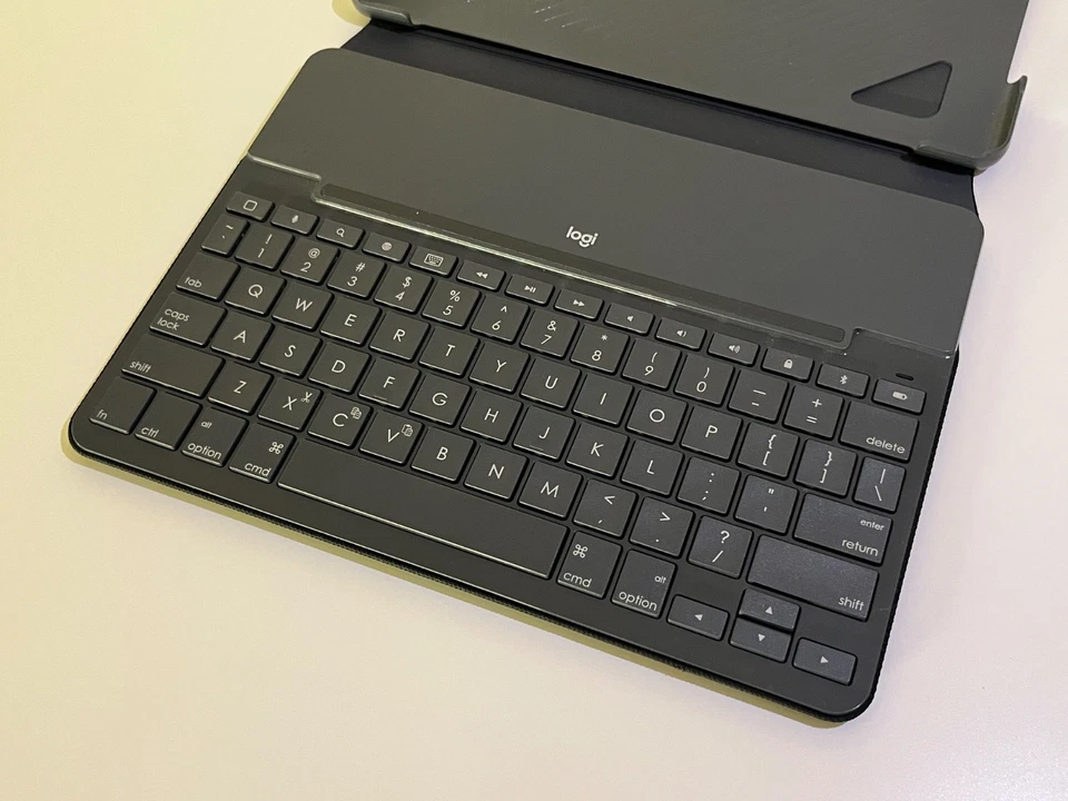 iPad 6 & 5 Keyboard cover / Logi Logitech Slim Folio - Immagine 2 di 4