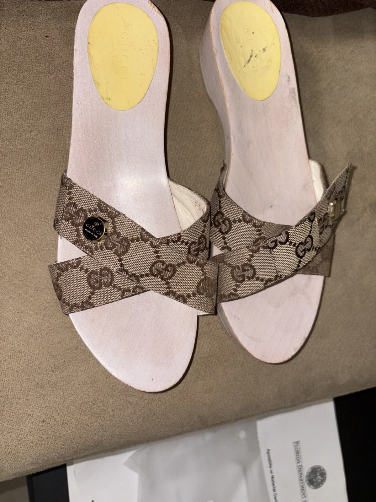 Mules Gucci en tissu bon état beige, tissu. Taille 6,5 lire svp