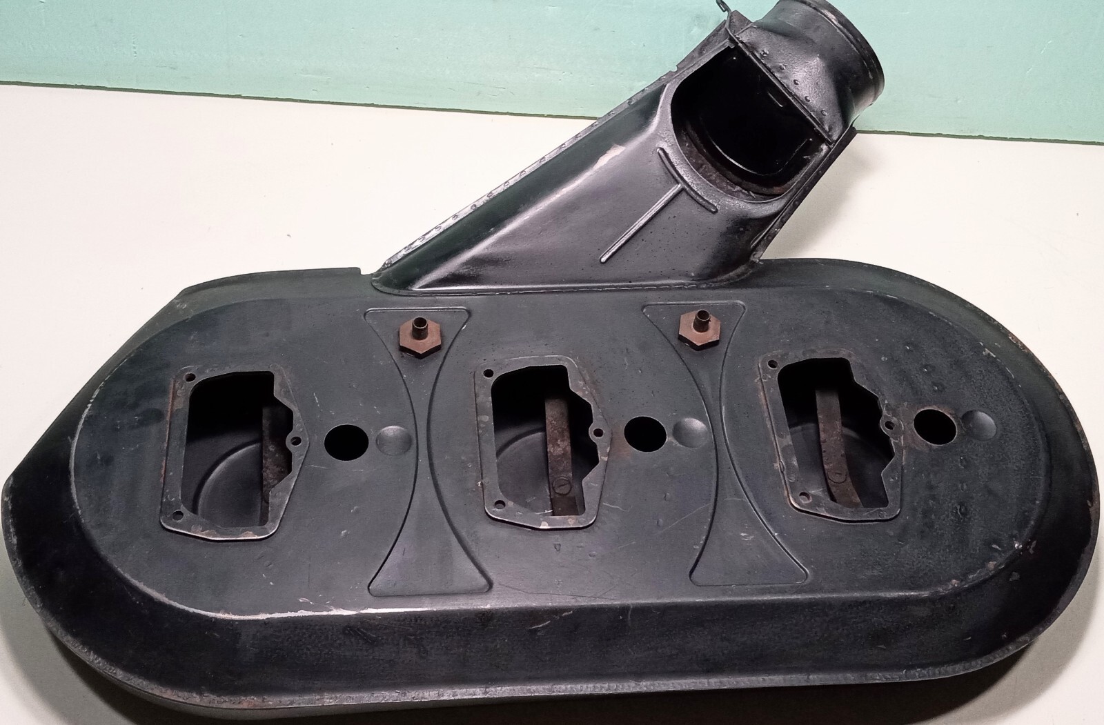 Ferrari 365 GT 2+2 Engine Air Cleaner Filter Housing_Thumb Screws_FISPA_GENUINE