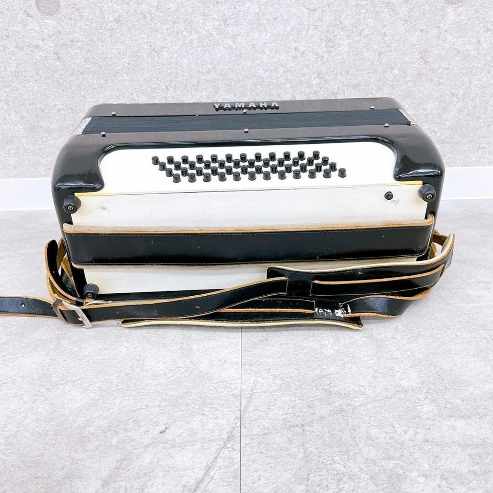 YAMAHA YA-48 accordion 34 keys 48 bass - Image 3 of 4
