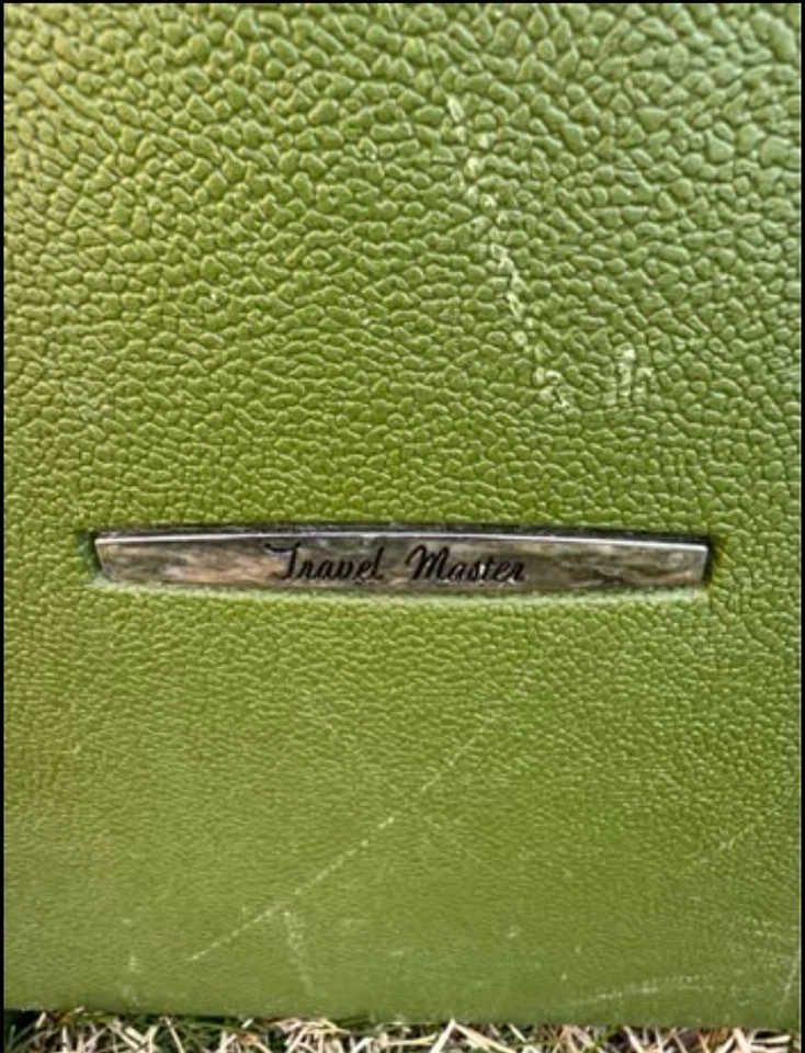 1960’s Sears Vintage Retro Travel Master Hardshell Suitcase Set - Image 2 of 4