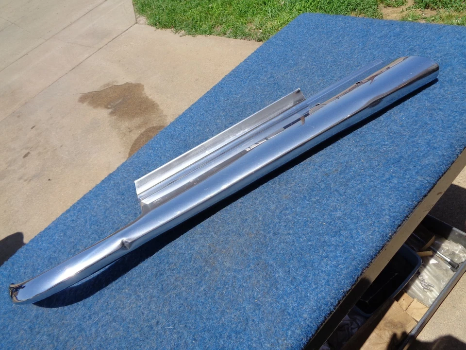 1954 Chrysler Windsor New Yorker RIGHT CENTER GRILL BAR Foto 3 de 4