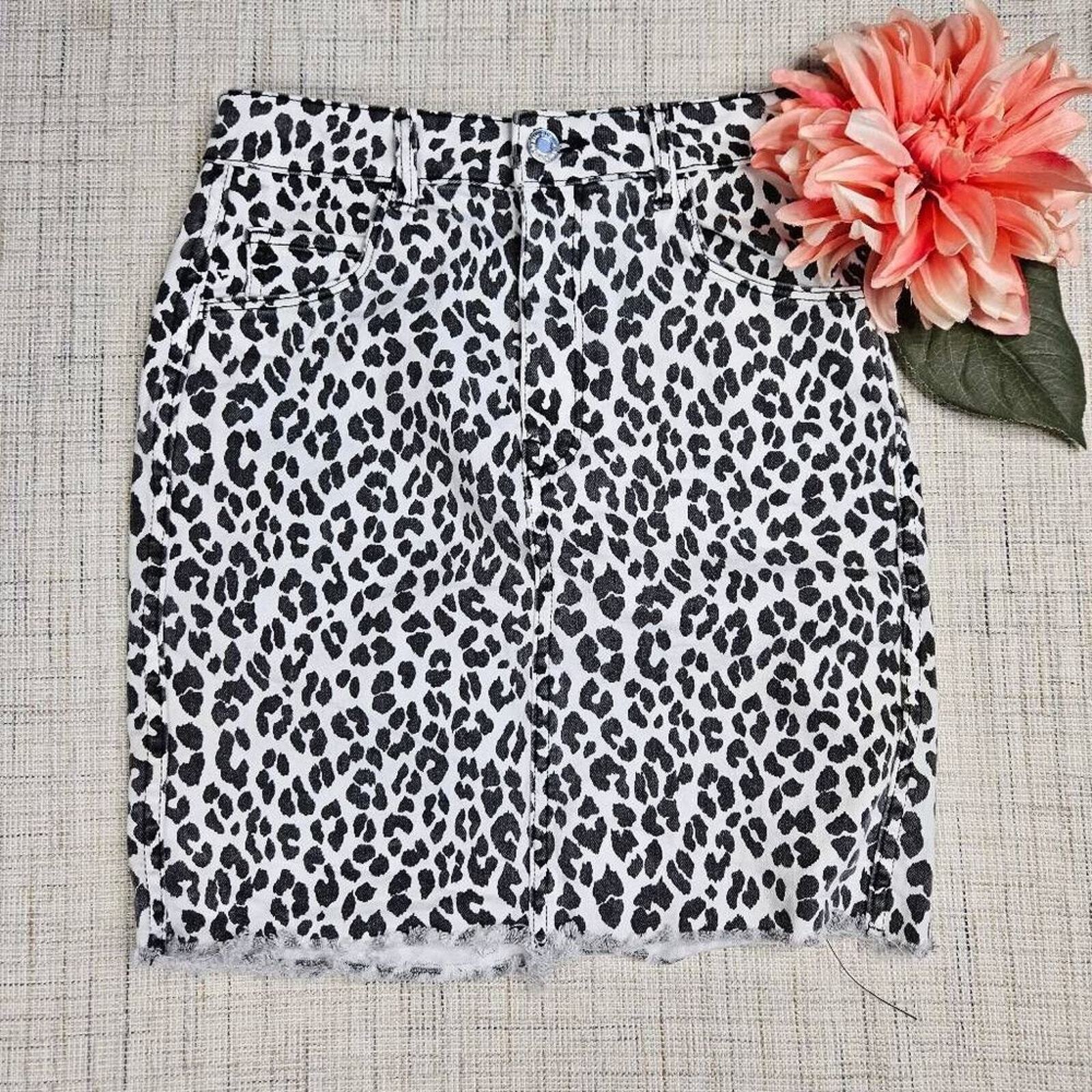 H&M Womens Size 2 Animal Print Denim Cutoff Skirt