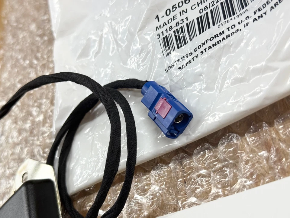 Antena de navegación de posicionamiento global GPS 2007-2020 5064186AA MOPAR ORIGINAL OEM Foto 4 de 4