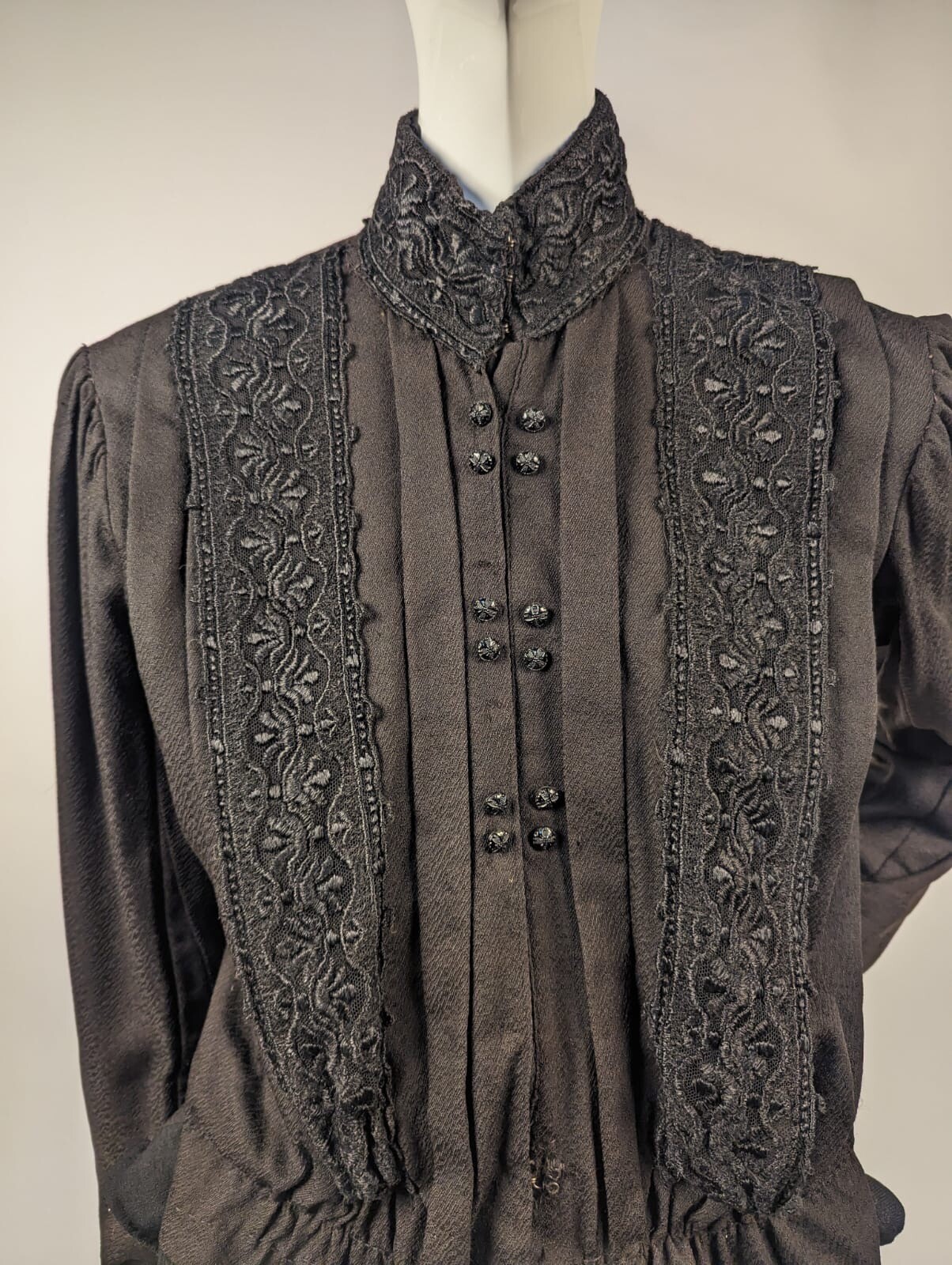 BEAUTIFUL EDWARDIAN BLACK SHIRT WAIST / BLOUSE W EMBROIDERED NET LACE