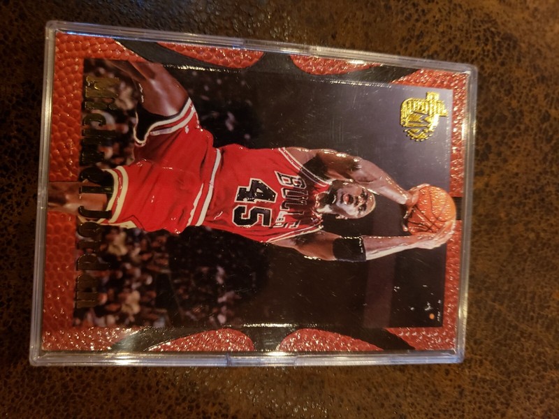 94-95 Topps Embossed Michael Jordan Golden Idol - Michael Jordan Cards