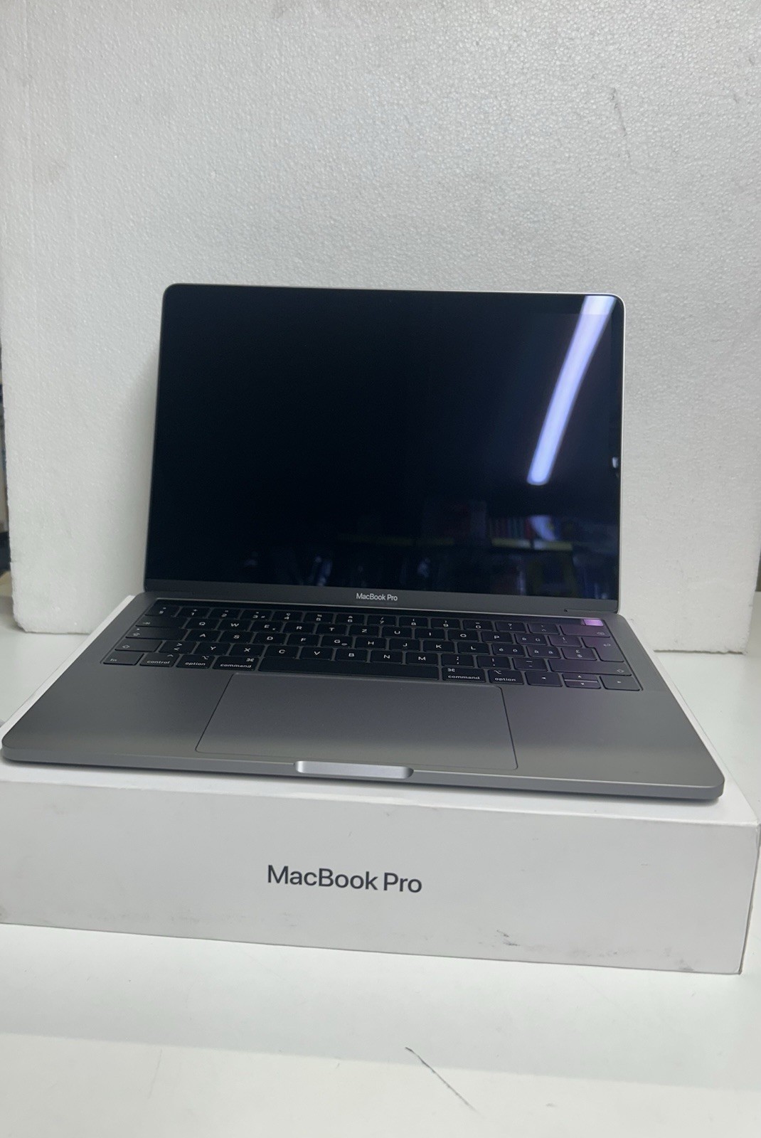 Apple MacBook Pro 13,3" (128GB SSD, Intel Core i5 8.ª generazione, 1.4 GHz, 8GB) foto 5