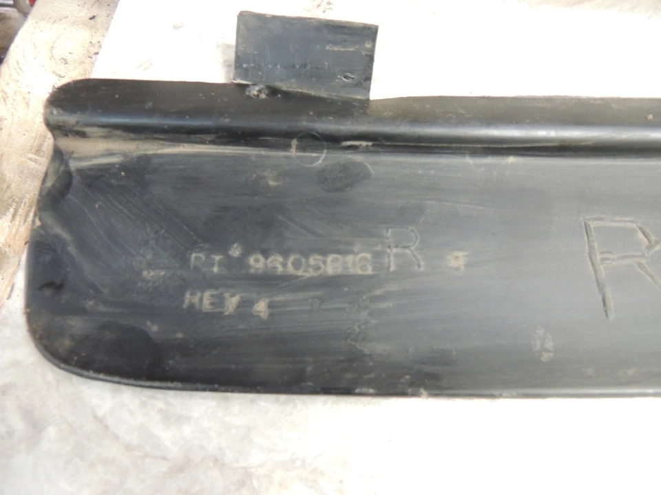 Chevrolet Vega 1974 1975 diestro negro cinturón de seguridad guía cubierta protectora 9605816 Foto 3 de 3