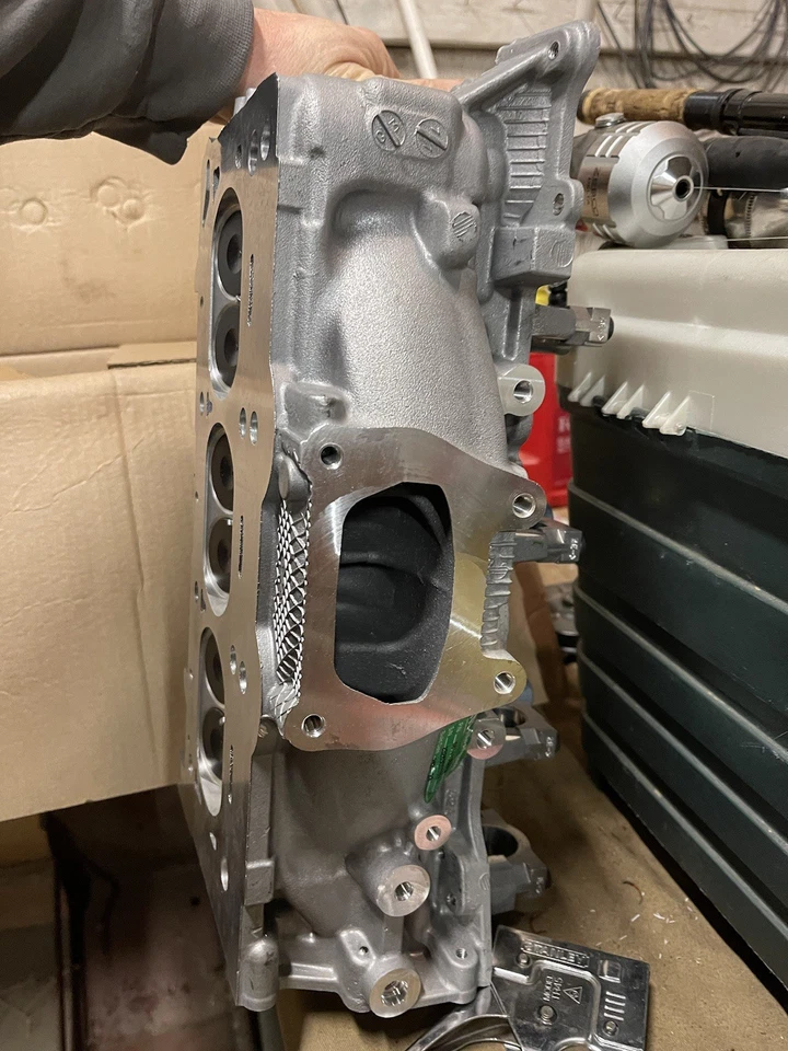 Culata, lado derecho OEM Mopar 68141352AD Foto 2 de 4