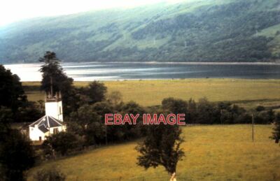 FOTO KILMORICH KIRCHE BEI CAIRNDOW ENTNOMMEN AUS DER A83 MIT LOCH FYNE IN DER DIS