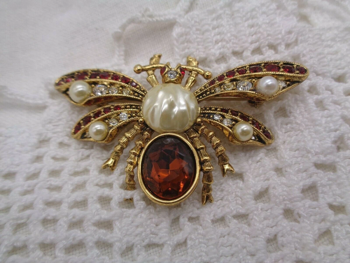 Joan rivers bee brooch deals