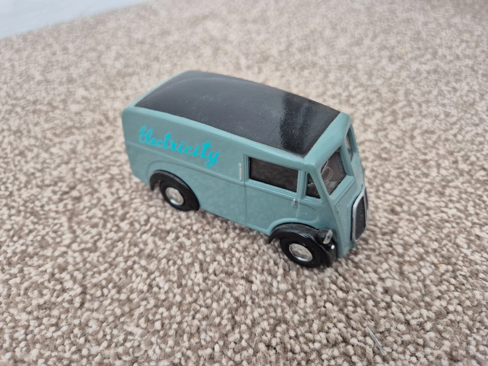 CORGI CLASSICS 1/43 MORRIS J TYPE ELECTRICITY VAN DIECAST MODEL - Image 2 of 3