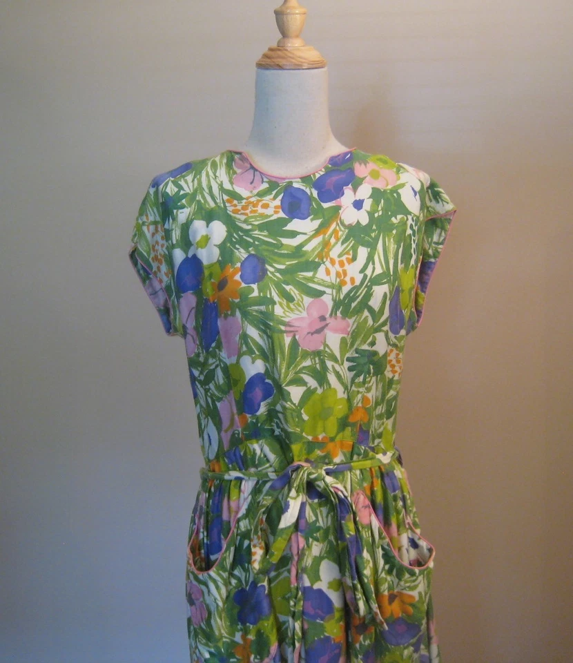 Vintage 1950s SWIRL Floral Print Cotton Wrap Dress - Image 3 of 4