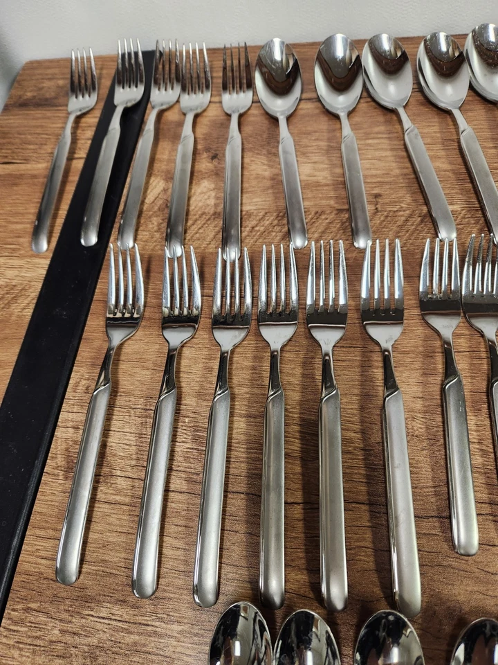 Dinner Forks Spoons Knives etc. JA Henckels SYNERGY 18/10 Stainless 61 Pieces - Image 4 of 4