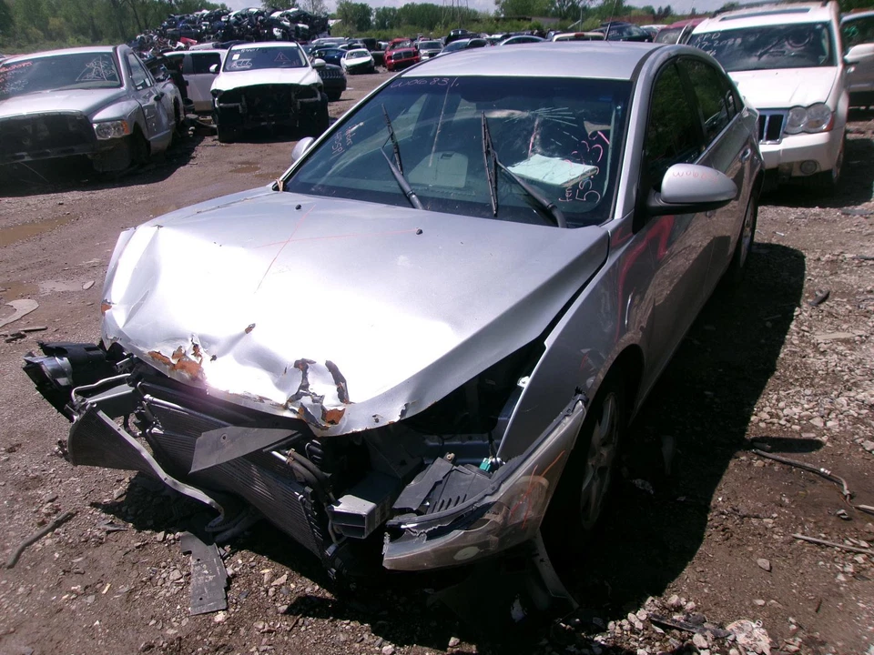 Brazo de control inferior inferior delantero izquierdo usado delantero se adapta a: Chevrolet Cruze 2012 delantero L Foto 4 de 4