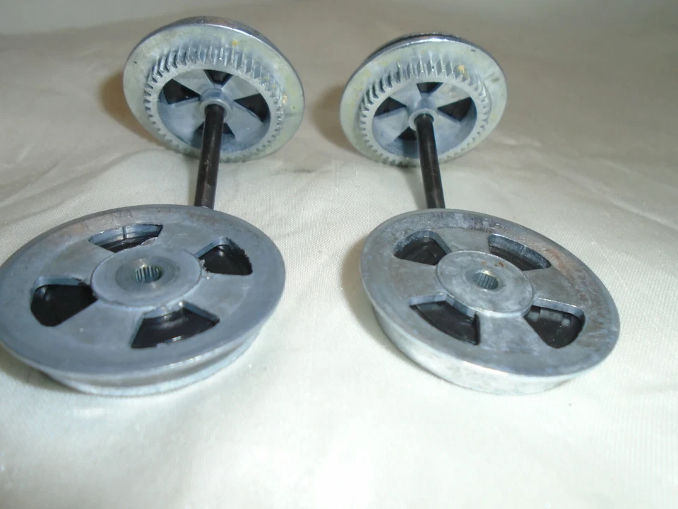 Lionel Modern Era Steamer Drive Wheel Set With Axles for 4-4-2 Type Locomotives - Image 2 of 4