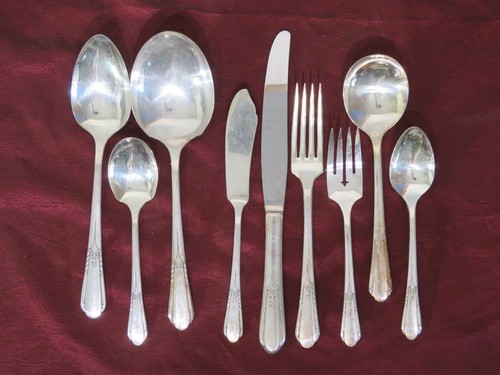 Oneida/Rogers "Happiness" Pattern 1940 Silverplate Flatware 51 Pc Set w/Chest uu - Picture 4 of 10