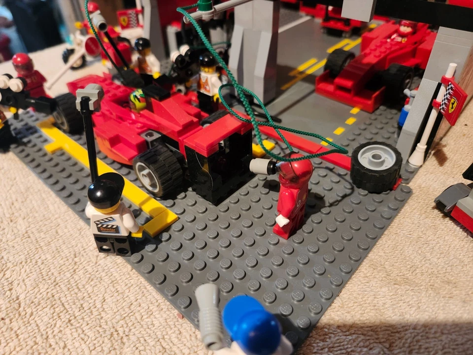 LEGO FERRARI F1 TEAM #8144 Custom Build w/ Film Crew, Manual & Decals, Set F - Image 4 of 4