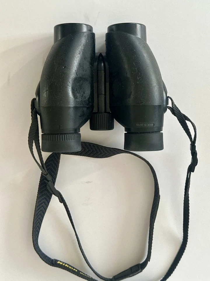 Nikon Travelite V 10x25 Binoculars with Case and Strap  - Image 3 of 4