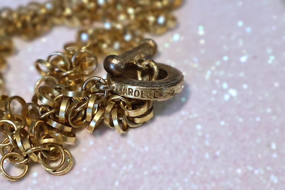 Pulsera Cha Cha tono dorado mate Carolee cierre de palanca 7,5" B186 Foto 2 de 2